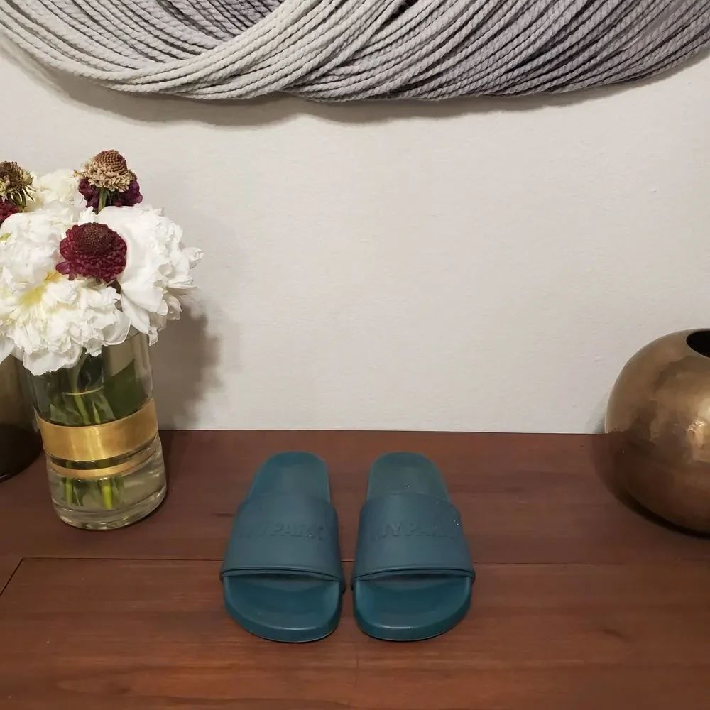 Ivy Park Jade Slides Sz 4